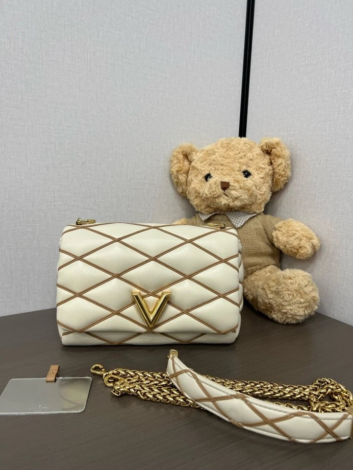 Louis Vuitton Women's Chain Shoulder Bag Lambskin White