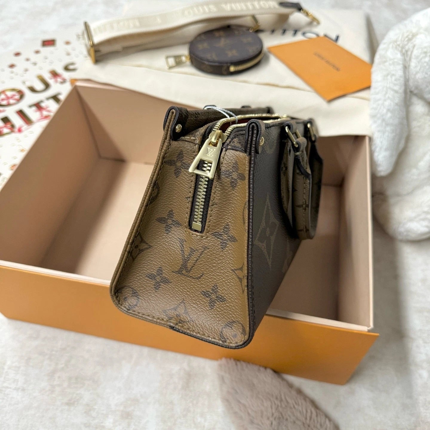 New Louis Vuitton Horizontal OnTheGo Tote Bag For Women