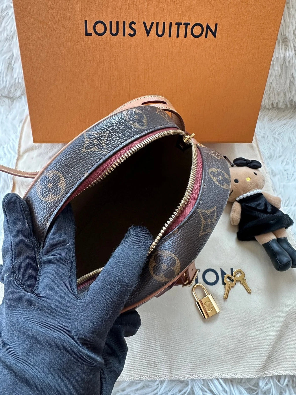 Louis Vuitton Boite Chapeau Monogram Canvas Medium Round Crossbody Bag