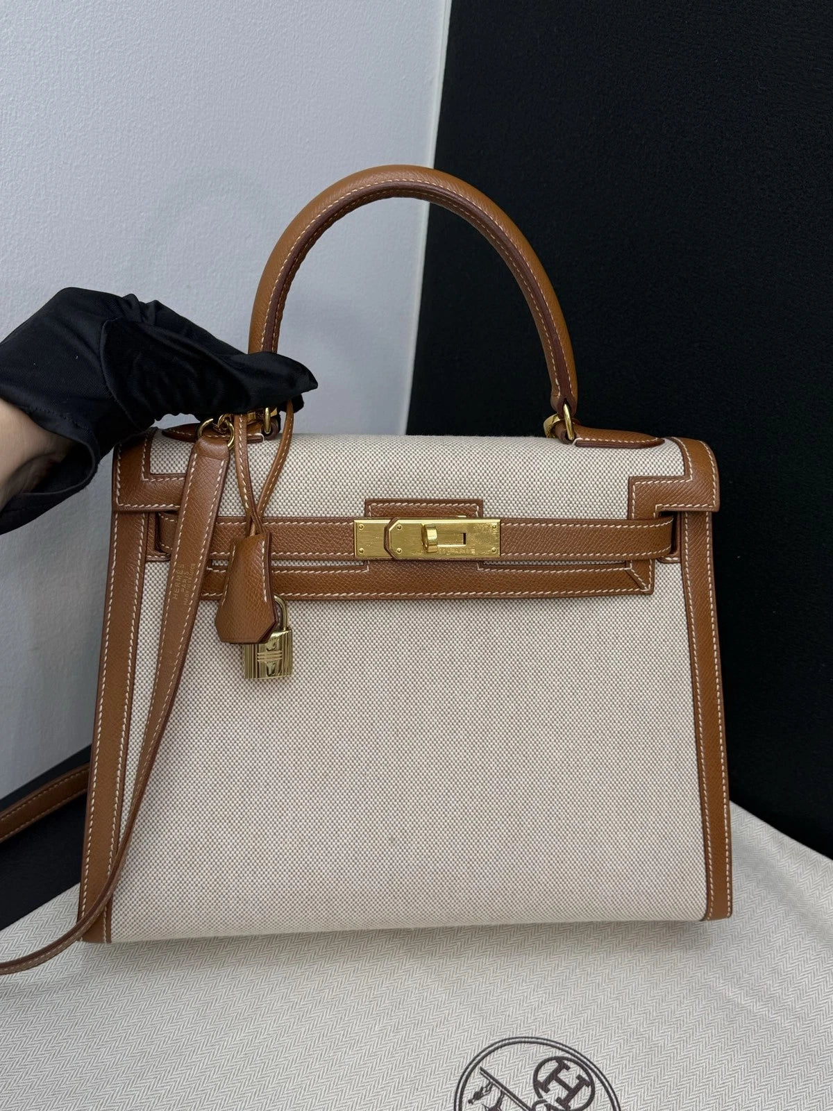 Hermes Kelly28 Canvas Top Handle Bag Crossbody Beige Brown Classic Women