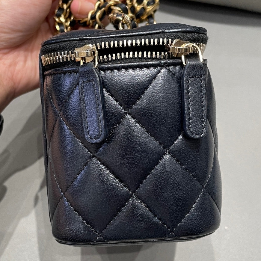 Chanel Quilted Chain Shoulder Crossbody Vanity Case Black Gold