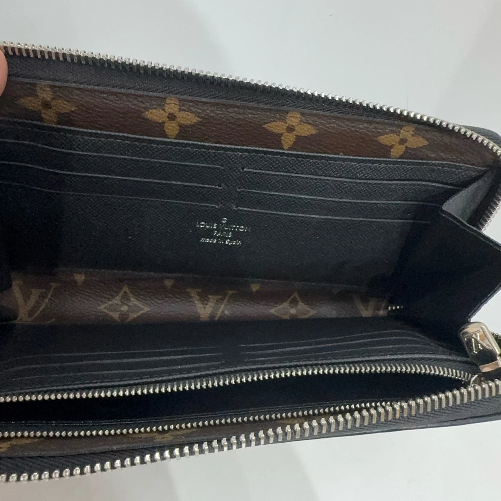 Louis Vuitton Classic Monogram Canvas Clutch Wallet For Women