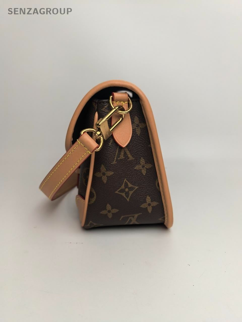 SJ0001 LV Diane baguette bag