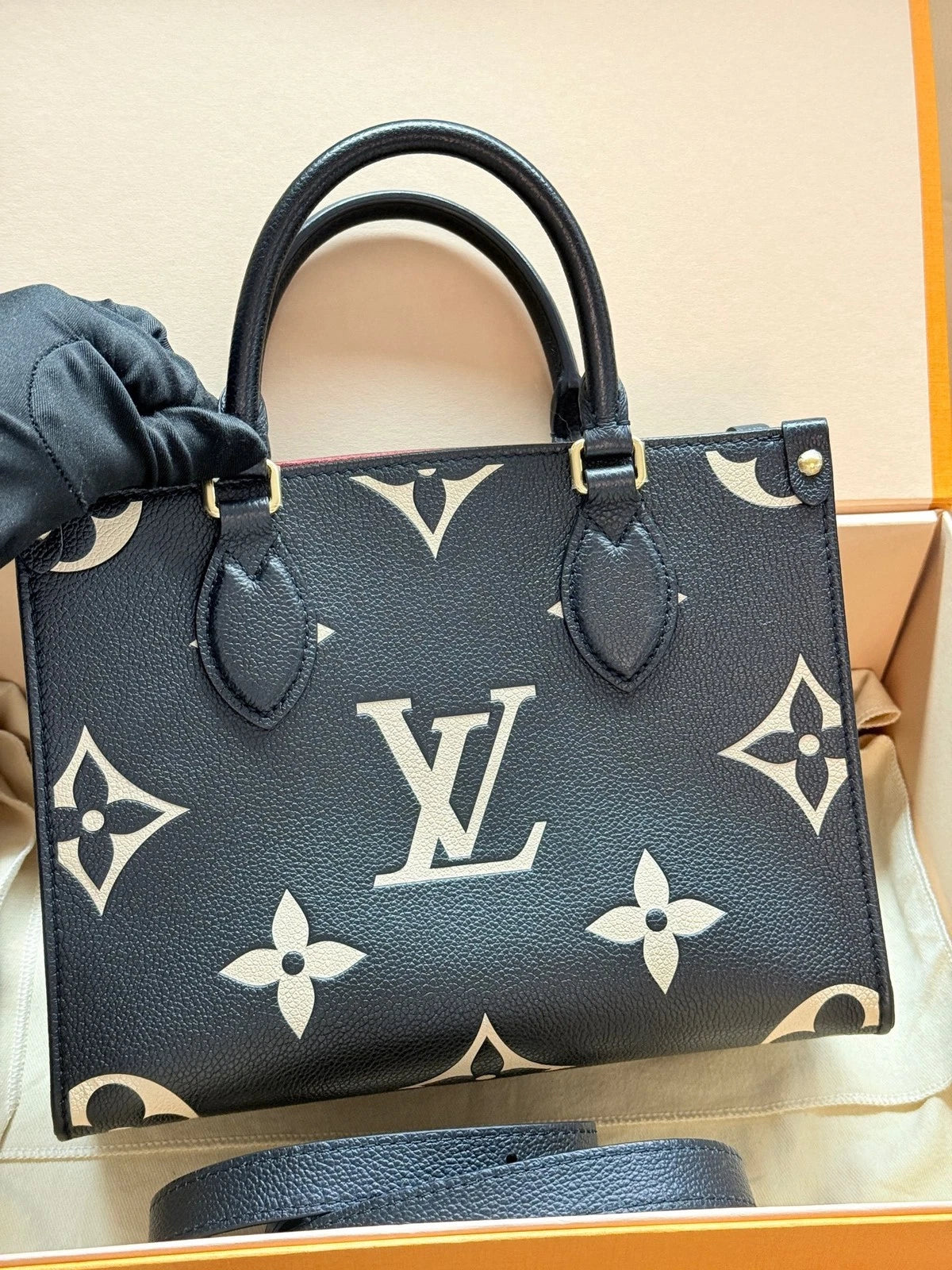 Louis Vuitton OnTheGo Leather Black White Tote Bag Excellent