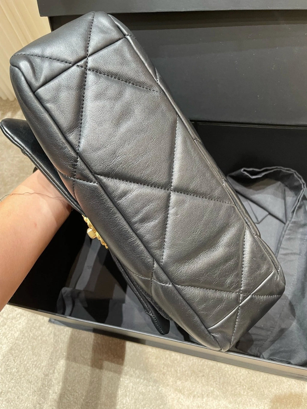 NEW CHANEL 19Bag Black Lambskin Medium Shoulder Bag For Women